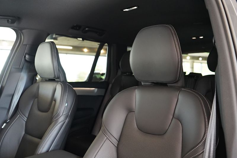 Volvo XC90 B5 PLUS Black Edition, 360° - fotka 19 z 48