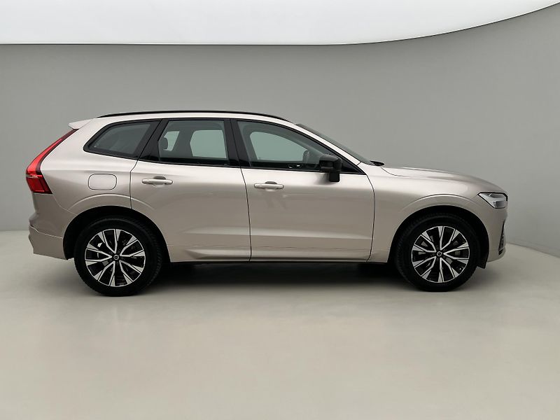 Volvo XC60 B4 AWD DARK PLUS AUT - fotka 10 z 39