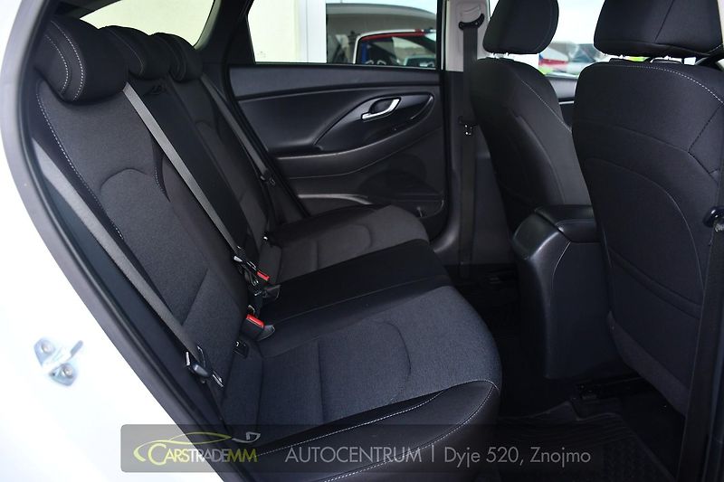 Hyundai i30 1,6CRDi STYLE AUTOMAT - fotka 18 z 48