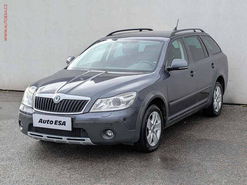 Škoda Octavia (2012) 2.0TDi 4x4, Scout, xenon - fotka 3 z 15