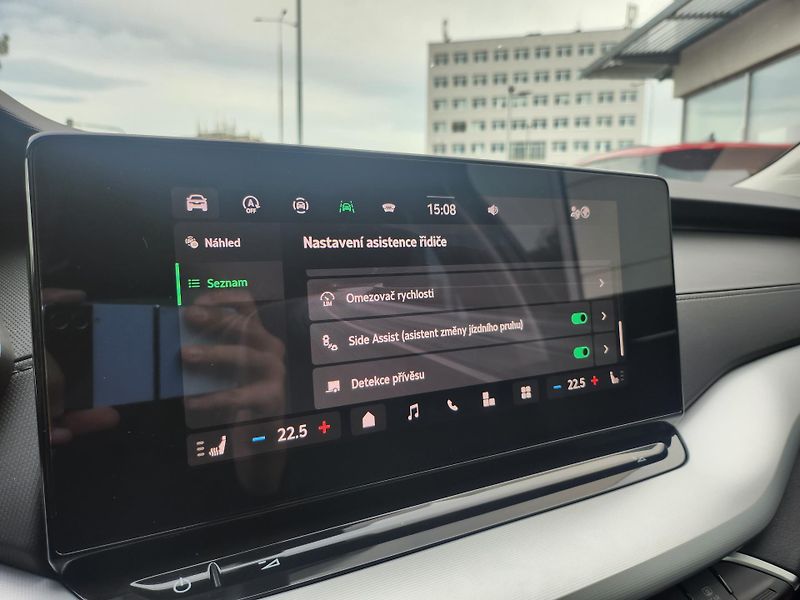Škoda Octavia Selection 1.5 TSI 110kW - fotka 17 z 26