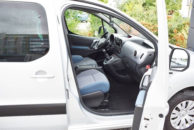 Citroën Berlingo 1,6 16V MULT,1.M,SERVIS,TOP! - fotka 13 z 18