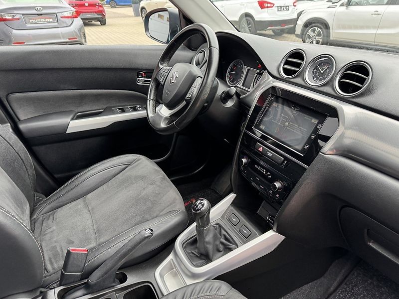 Suzuki Vitara (2015) 1.6i VVT LED Navi Pano Kamera - fotka 15 z 49