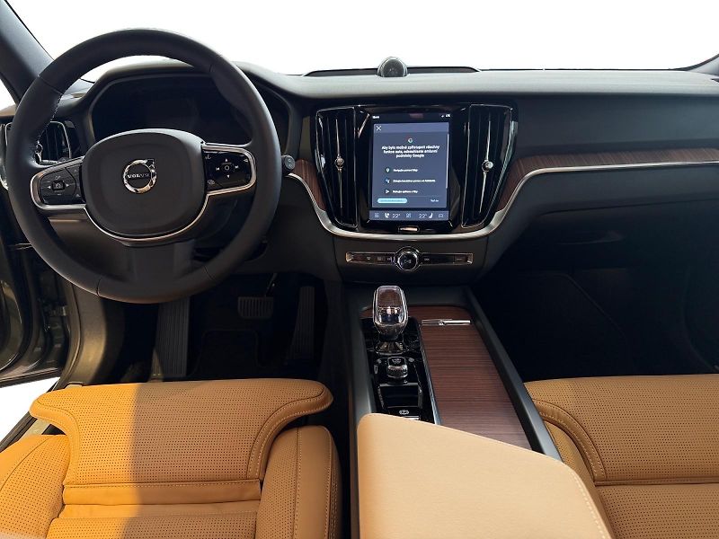 Volvo V60 (2026) B4 PLUS BRIGHT        - fotka 10 z 19