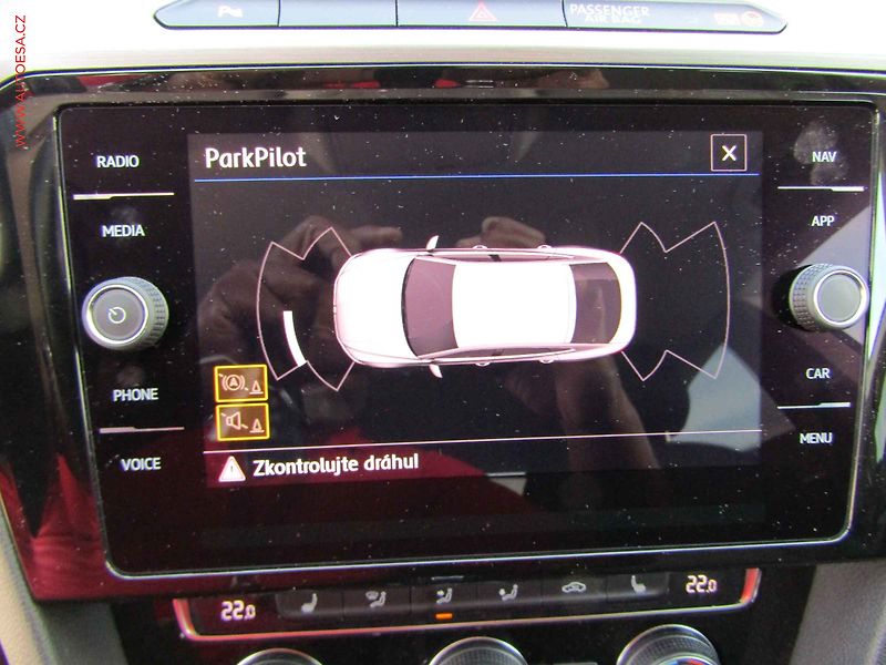 Volkswagen Arteon (2019) 2.0 TDi, DSG, navi, park - fotka 16 z 18