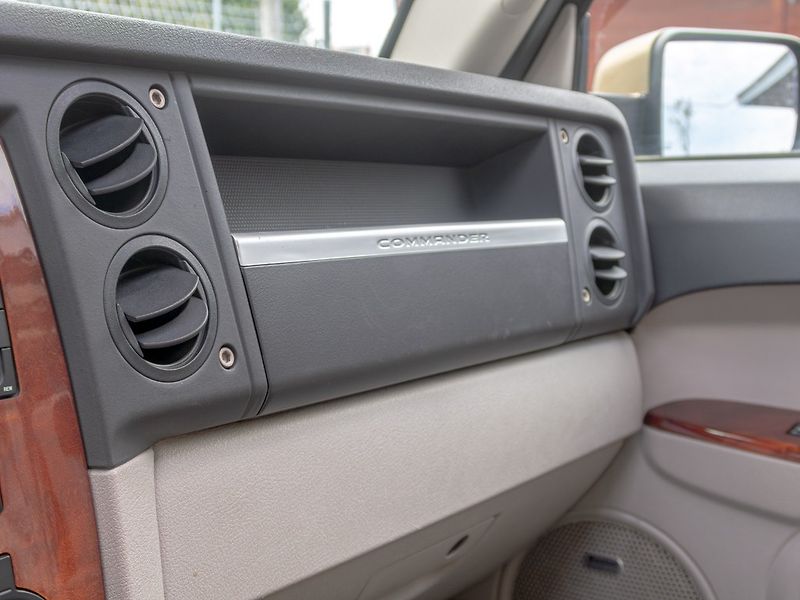 Jeep Commander (2007) ČR 3.0CRD 160KW – 7sedadel - fotka 35 z 62