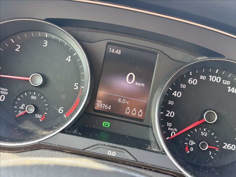 Volkswagen Passat 2,0 110kW R-LINE 93tKm ČR DPH - fotka 18 z 41