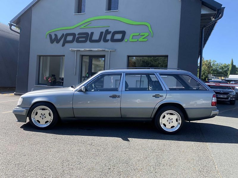 Mercedes-Benz 124 TOURING 300 DIESEL 136 PS - fotka 3 z 19