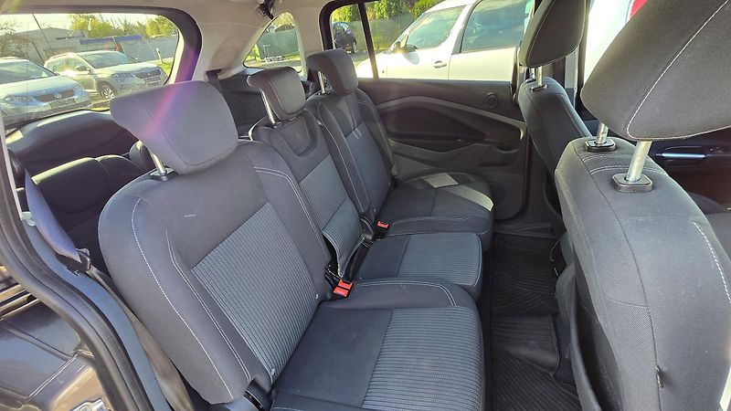 Ford Grand C-MAX 1.6 16V TITANIUM 7MÍSTNÝ  - fotka 17 z 42
