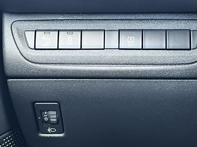 Peugeot 208 1.2i KLIMA PANORAMA TEMPOMAT - fotka 9 z 44