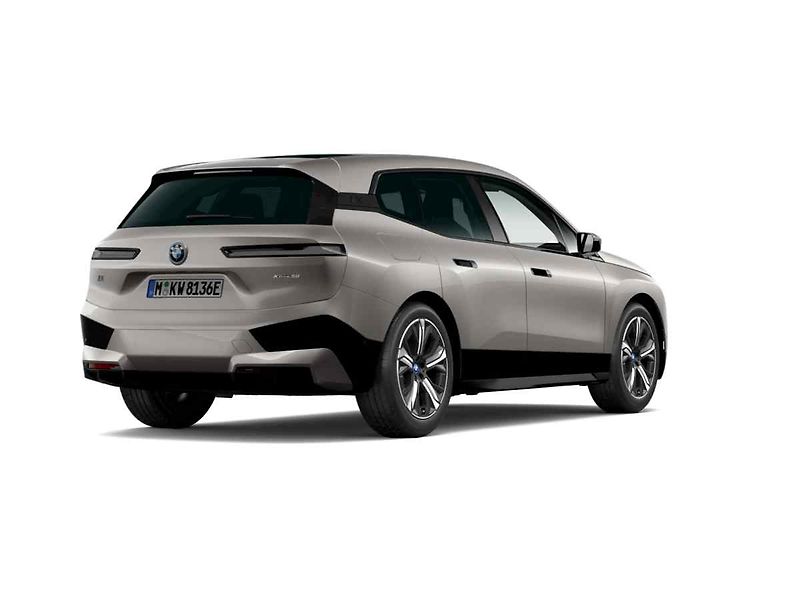 BMW iX - fotka 2 z 10