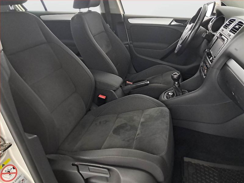 Volkswagen Golf (2011) Highline 1.2 TSI, Serv.kniha - fotka 9 z 17