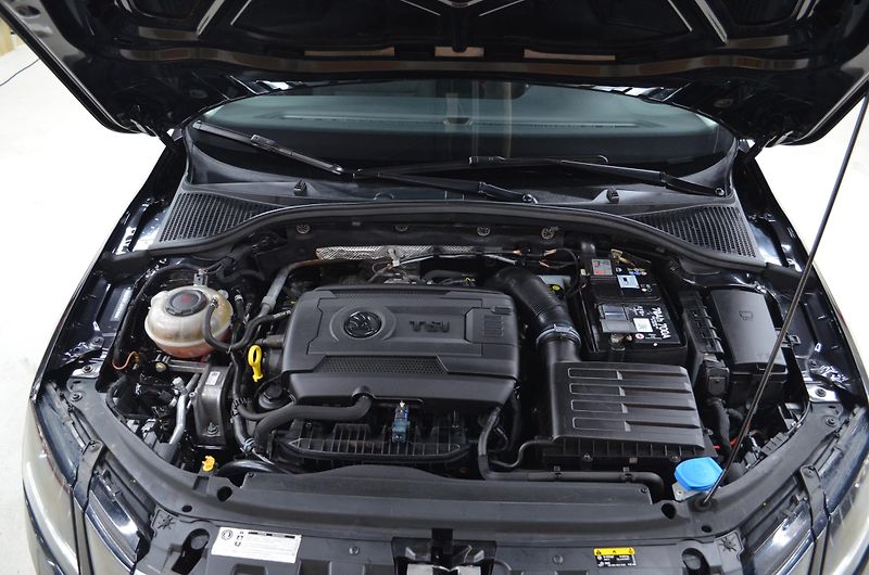 BMW Řada 7 (2017) 760Li ,6.6 /448kW,xDrive,V12 - fotka 31 z 31