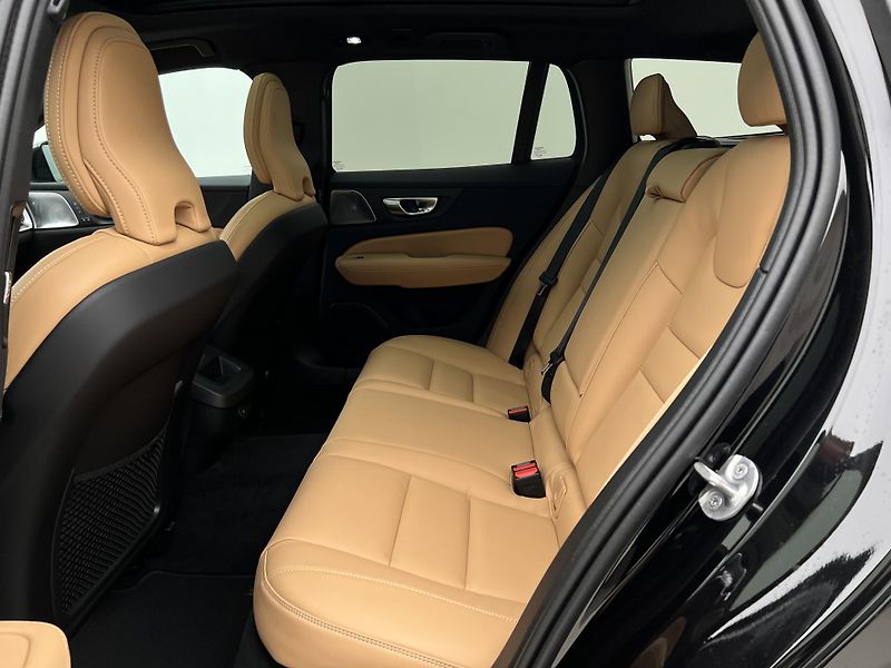 Volvo V60 (2026) B4 PLUS DARK AUT - fotka 5 z 47