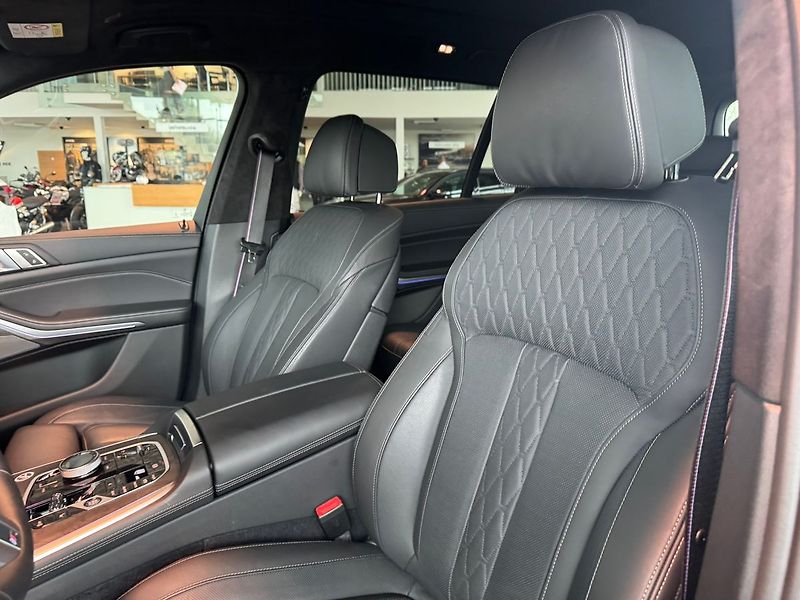 BMW X7 40xd Masáže Nezávislé Tažné - fotka 14 z 20
