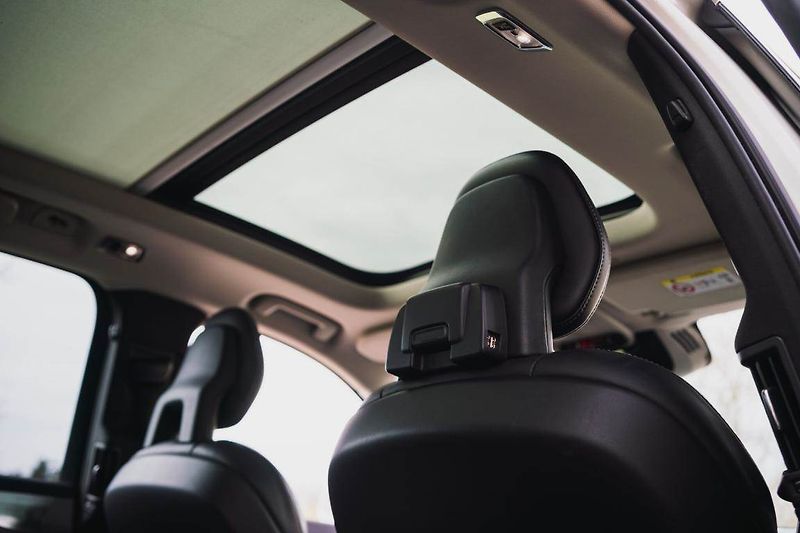 Volvo XC90 (2019) B5 AWD - fotka 26 z 28