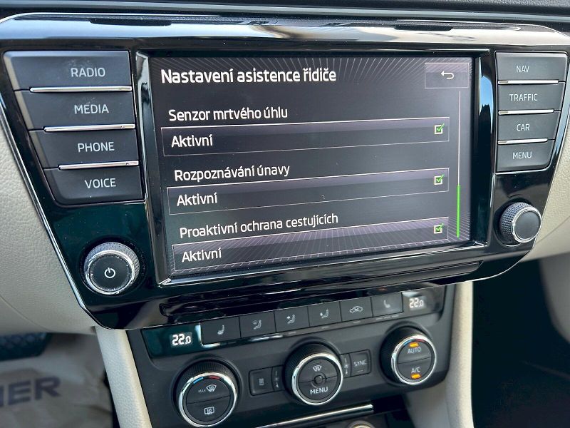 Škoda Superb (2016) Laurin & Klement 2.0 TDI 140kW - fotka 24 z 35