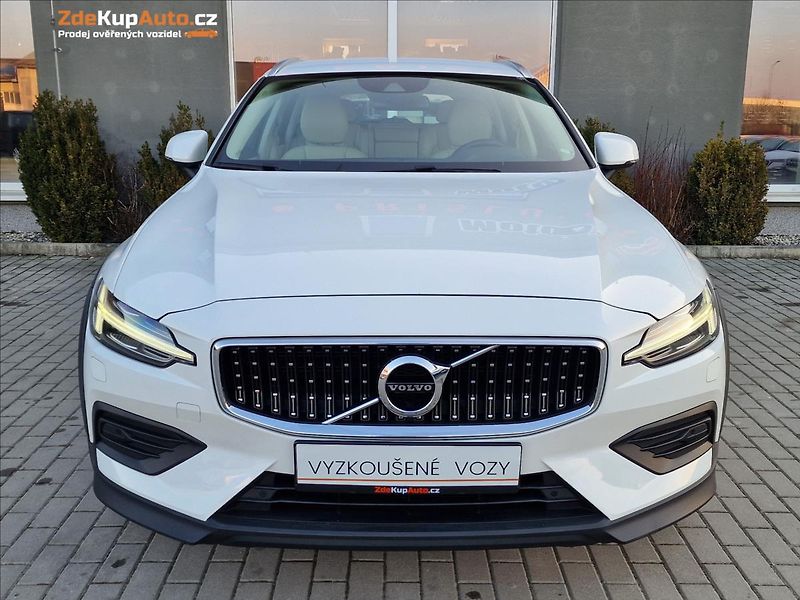 Volvo V60 D4 Cross Country AWD,ČR,1.Maj - fotka 4 z 50