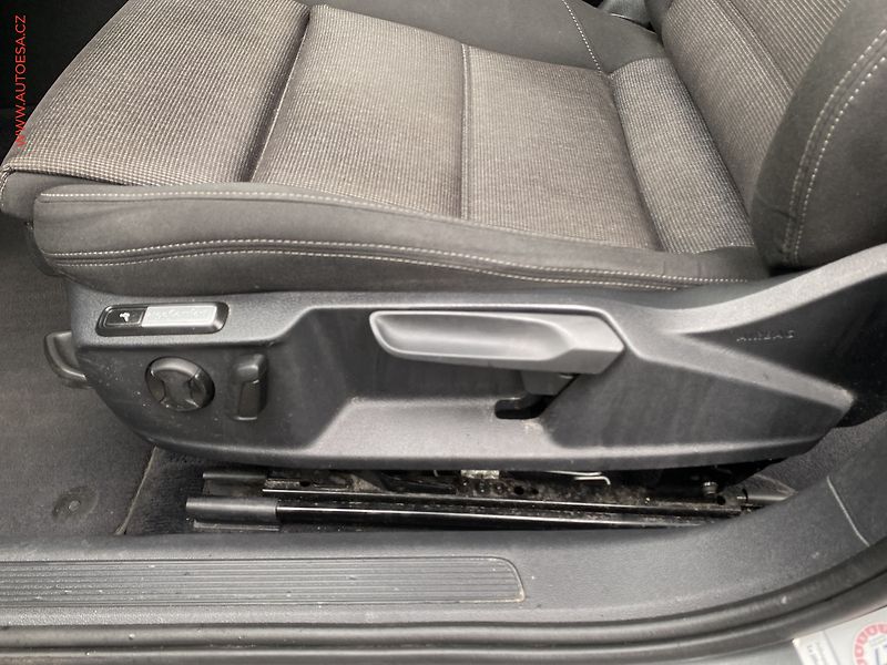 Volkswagen Passat (2015) 1.6TDi, Comfortline, DSG - fotka 14 z 18