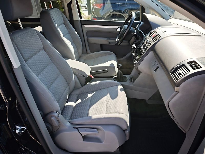 Volkswagen Touran (2009) Comfort 1,9 TDI 77 Kw - fotka 18 z 33