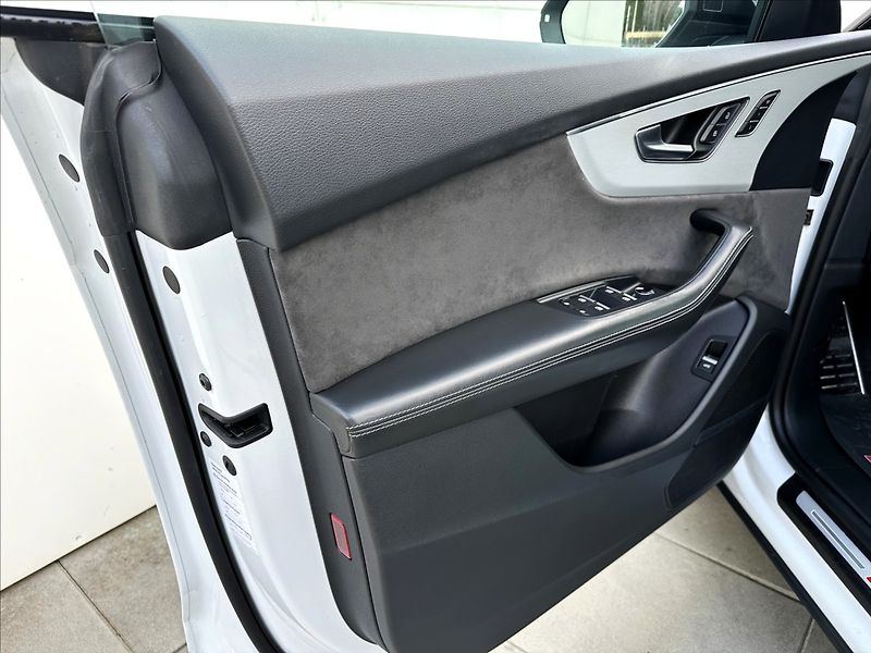 Audi SQ8 4,0 TDi QUATTRO KAMERA 1MAJ ČR - fotka 12 z 48