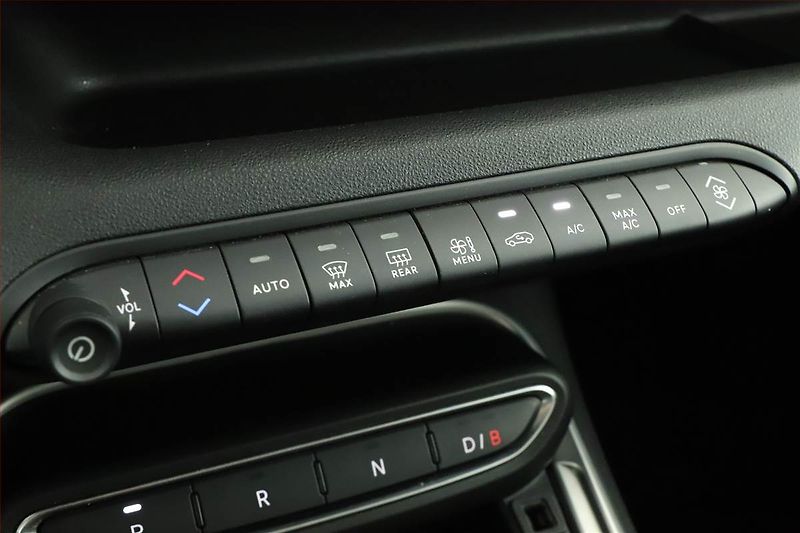 Jeep Avenger (2023) 54 kWh, SoH 94% - fotka 14 z 20