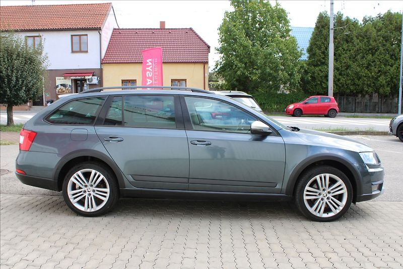Škoda Octavia 2,0 TDI Scout DSG 4x4 - fotka 3 z 4