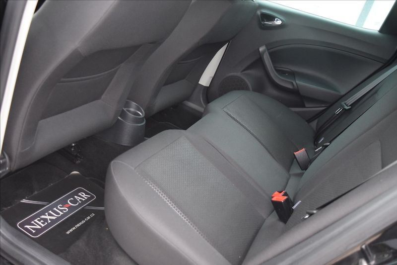 Seat Ibiza 1,2 i 66KW FR-LINE NÍZKÉ KM - fotka 15 z 39