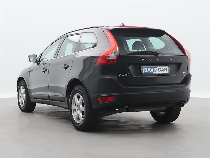Volvo XC60 2,4 D3 120kW Momentum AWD AUT - fotka 5 z 33