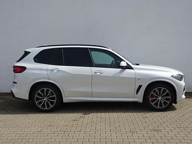 BMW X5 xDrive30d - fotka 5 z 7