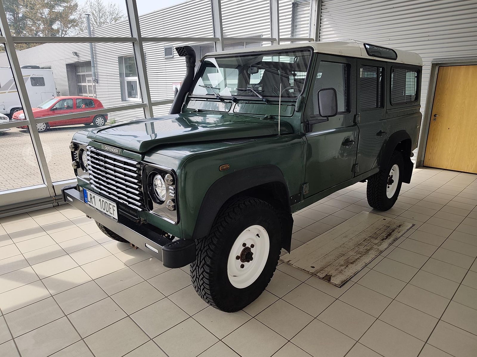 Land Rover Defender 110 TD5 9S
