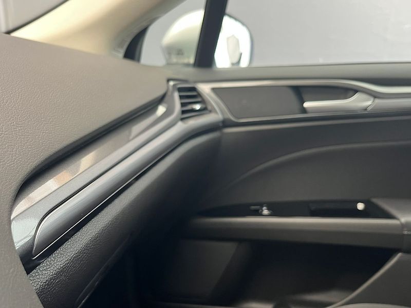 Ford Mondeo 2.0 EB Titanium manuál - fotka 22 z 69
