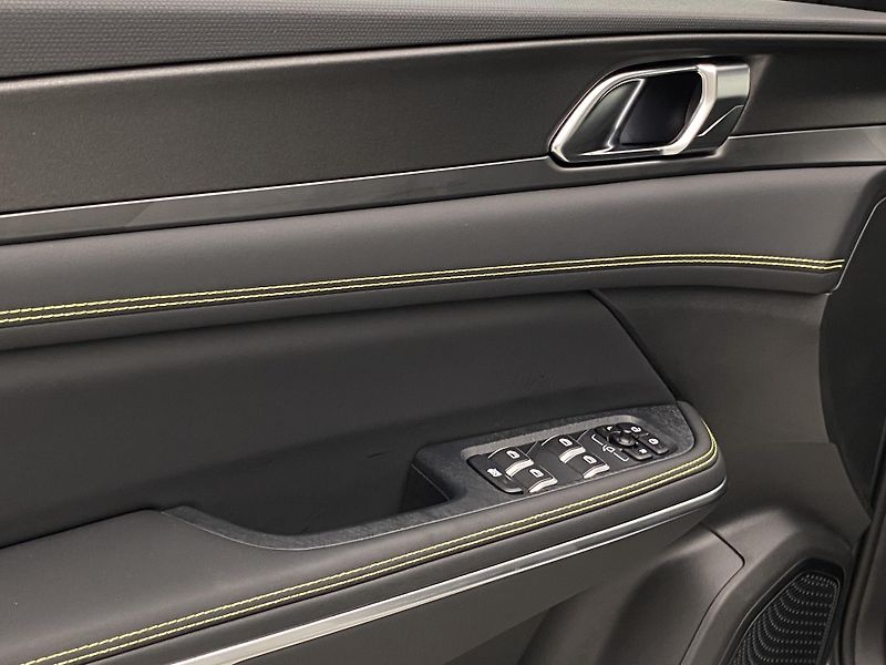 Lynk & Co 01 (2025) CORE PHEV AUT CZ 1.maj - fotka 26 z 92