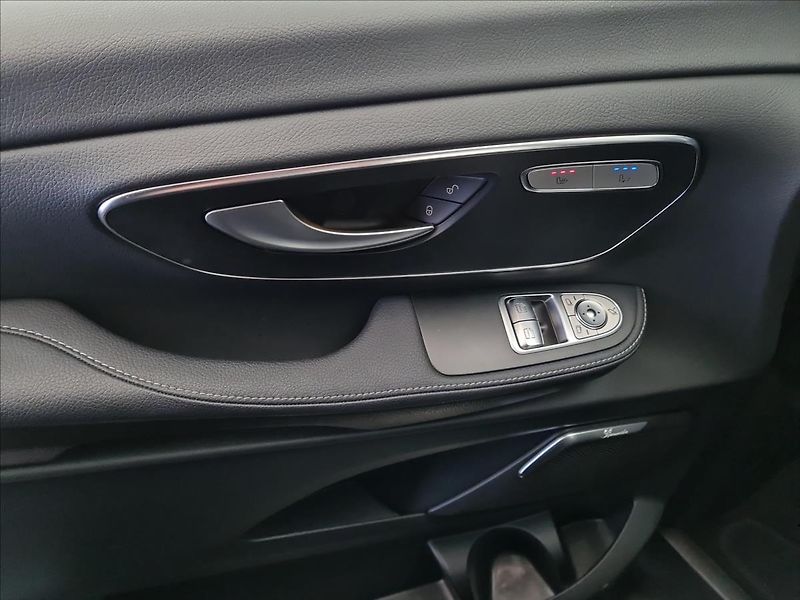 Mercedes-Benz Třídy V 300 d AVANTGARDE AIRMATIC - fotka 12 z 25