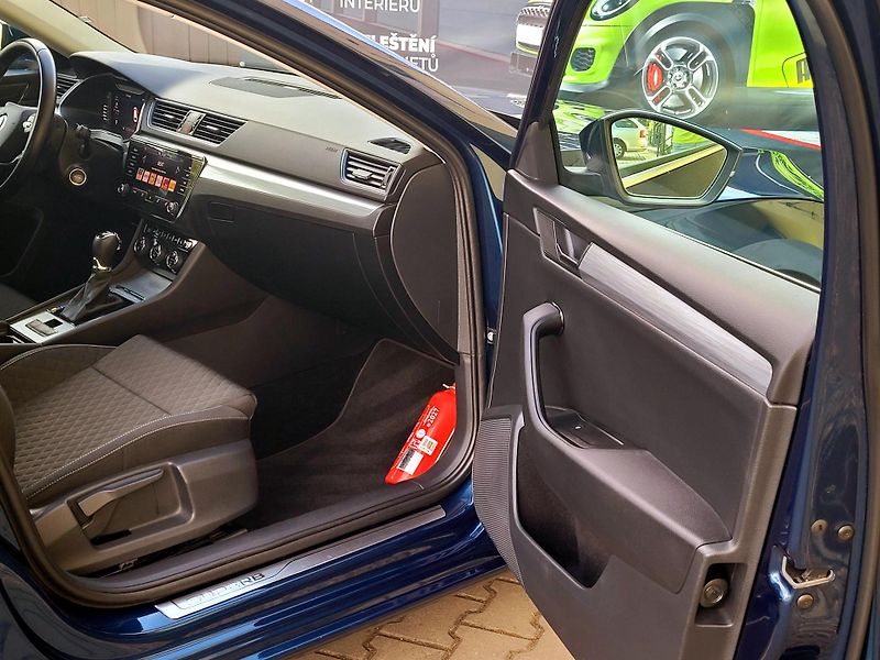 Škoda Superb TSi DSG AMB *SERVIS,CEBIA   - fotka 22 z 43