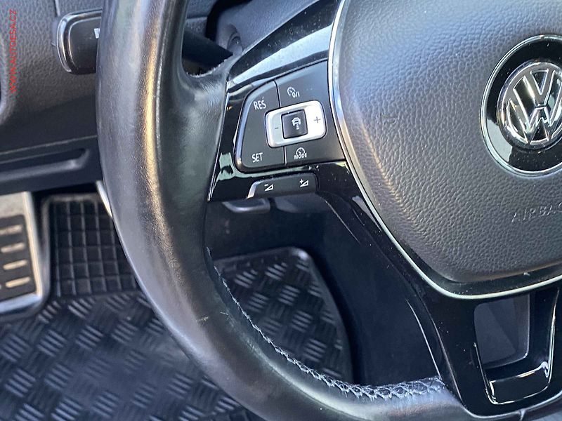 Volkswagen Golf (2019) 1.6TDi, Navi, LED - fotka 13 z 18