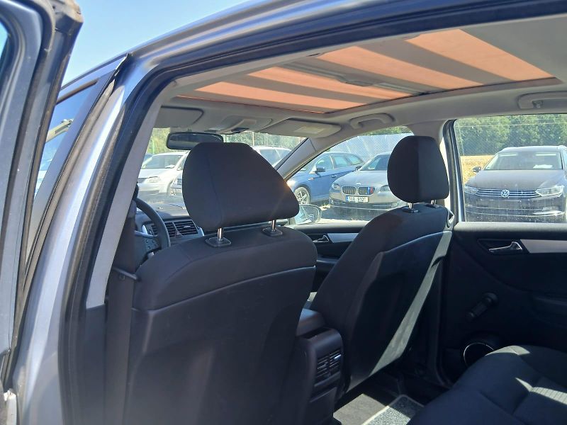 Mercedes-Benz Třídy B 170i, nová STK, celoroční pneu - fotka 27 z 36