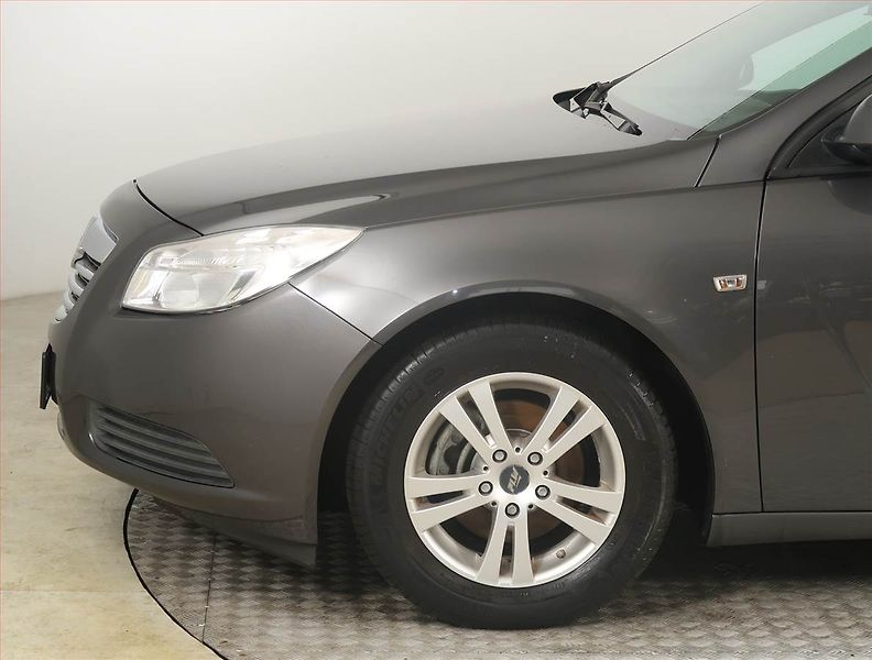 Opel Insignia (2009) 1.8, Serv.kniha, Park. senzory - fotka 14 z 16