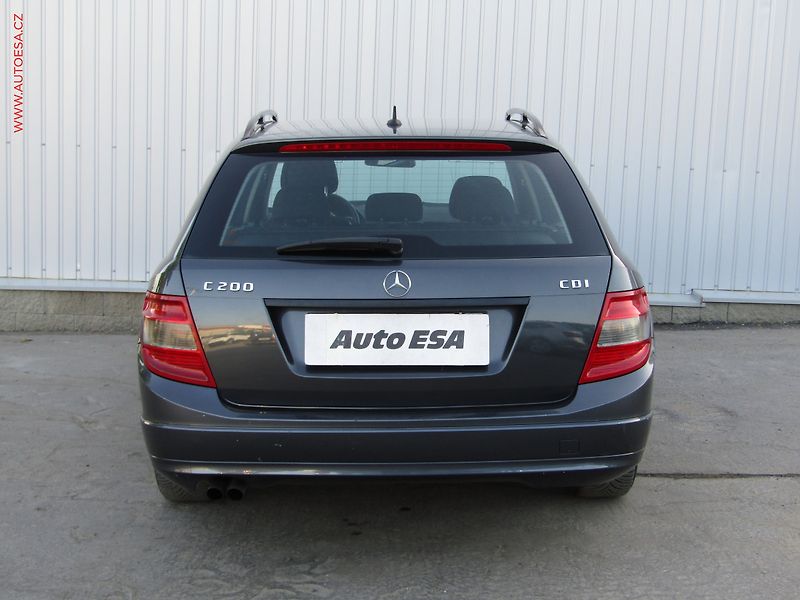 Mercedes-Benz Třídy C (2009) 2.2. CDi C 200 CDi, AC - fotka 5 z 17