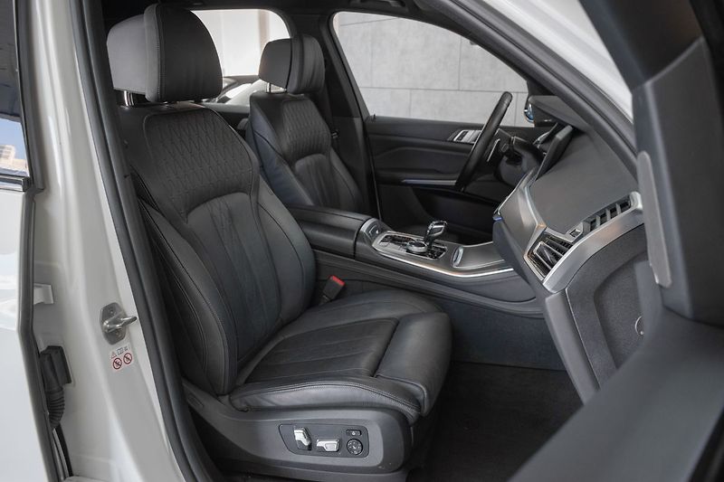BMW X5 xDrive30d ///MSPORT*TAŽNÉ*ČR* - fotka 12 z 55