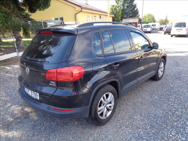 Volkswagen Tiguan 2,0 - fotka 5 z 17