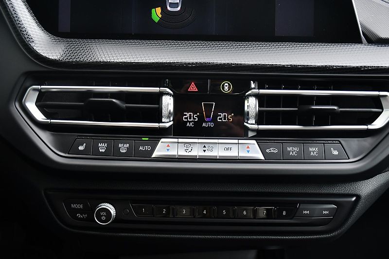 BMW Řada 2 218d NAVI LED REZERVACE - fotka 26 z 39
