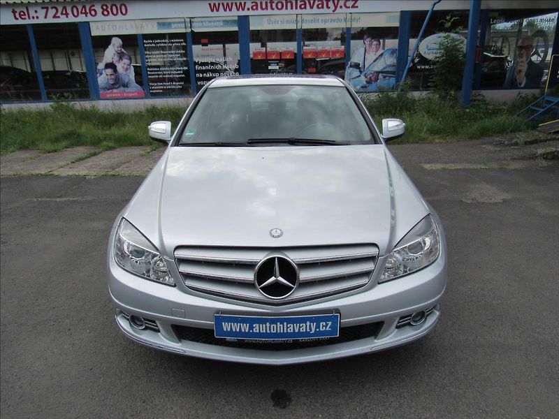 Mercedes-Benz Třídy C 2,5 i C 230 V6 150kW Automat - fotka 2 z 33