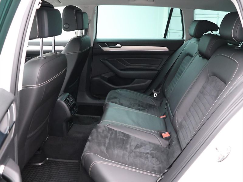 Volkswagen Passat 2,0 TDI 140kW CZ R-line DPH - fotka 13 z 31