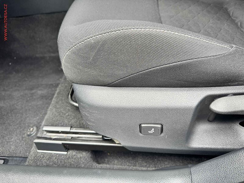 Toyota Corolla (2022) 2.0i, 2.maj,ČR, Comfort, AT - fotka 15 z 16