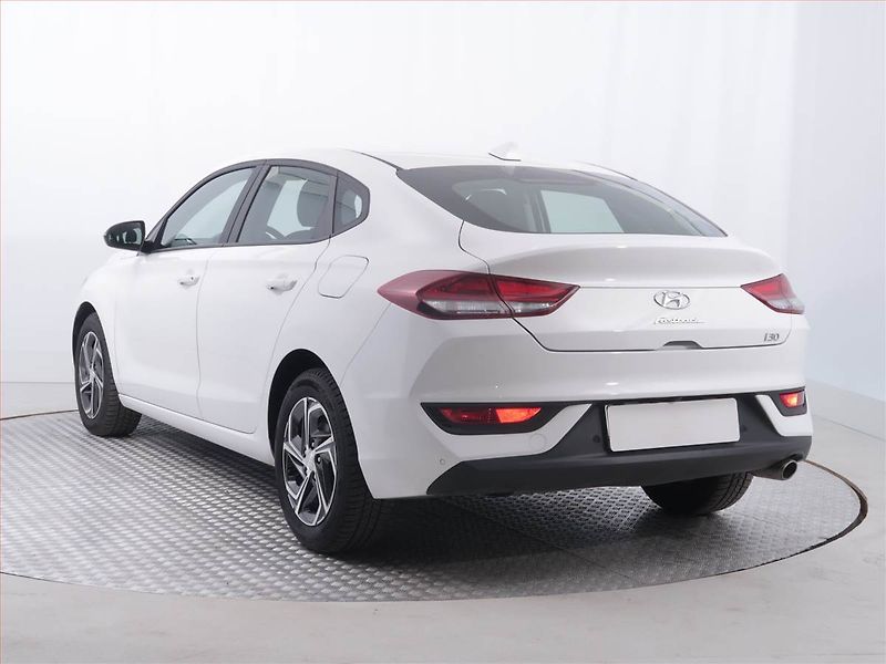 Hyundai i30 (2023) Komfort 1.0 T-GDI, ČR,1.maj - fotka 4 z 19