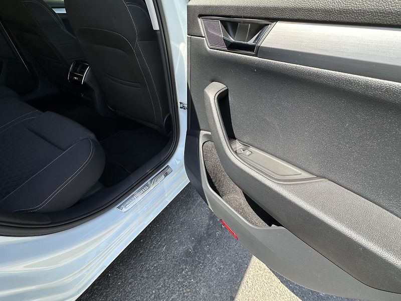 Škoda Superb (2016) 1.8TSI/132kW *STYLE* 1.Maj.  - fotka 25 z 38