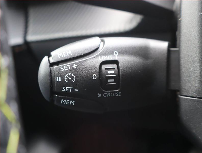 Peugeot 208 (2021) 50 kWh, SoH 91%, Automat - fotka 22 z 27