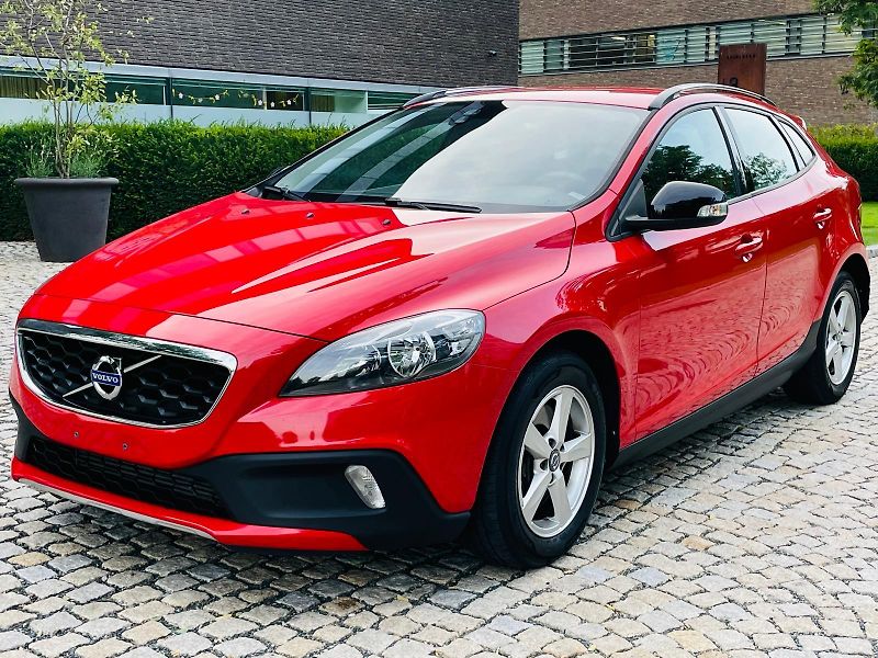 Volvo V40 2.0D3 AUT CROSS COUNTRY TAŽNÉ - fotka 2 z 40