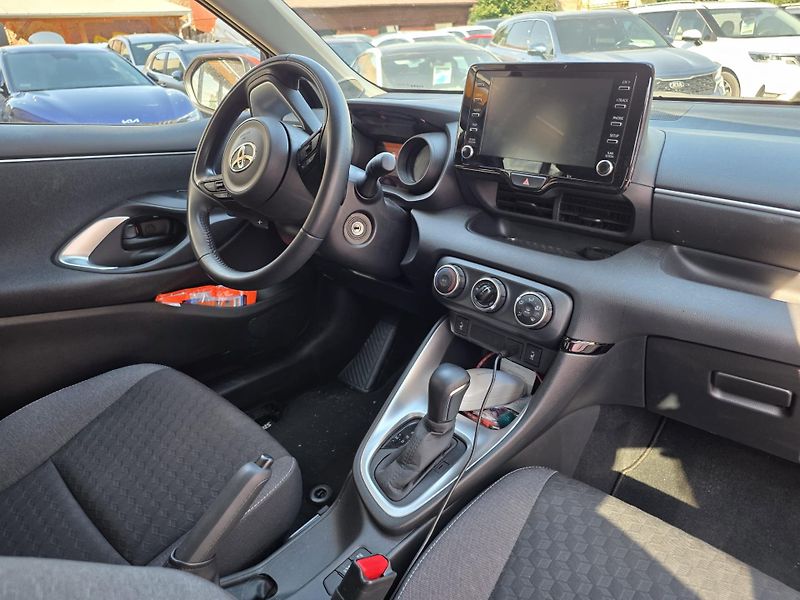 Toyota Yaris 1.5-V ZÁRUCE-1.MAJITEL-AUTOMAT - fotka 8 z 11